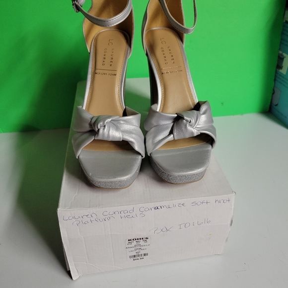 NEW Lauren Conrad Soft Knot SILVER High Heel Platform Sandal sz 10 CARAMELIZED - Picture 3 of 8